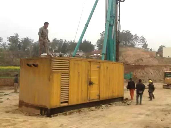 平武如何判断水冷式机油散热器密封件是否需要更换？